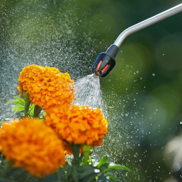 GARDENA 5 l spiediena smidzinātājs Comfort: spiediena smidzinātājs ar iebūvētu pastaigu virsmu, lāpstiņas rokturis ar fiksācijas funkciju, pleca siksna; spiediena samazināšanas vārsts (11130-20). 4